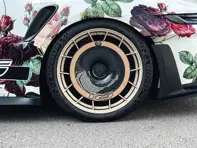 Llanta trasera de disco EVO Aero de fibra de carbono. Porsche 992.1 GT3 RS con llantas de aluminio.