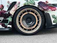 Llanta trasera de disco EVO Aero de fibra de carbono. Porsche 992.1 GT3 RS con llantas de aluminio.