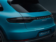 LED-Heckleuchten mit Lichtblende, abgedunkelt. Silberfarbener „PORSCHE“ Schriftzug Porsche Macan II - 95B04490500