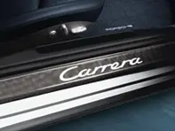 Seitenschwellerleisten in Carbon mit Logo. Porsche 997 MKI / 997 MKII - 99755198010, 99755198002, 99755198011, 99755198003, 99755198004, 99755198021, 99755198005, 99755198006, 99755198007, 99755198017, 99755198018, 99755198019