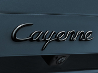 'Cayenne'-badge op de achterklep, in zwart (hoogglans). Porsche 9YA Cayenne/S - 9Y004487001041, 9Y004487001