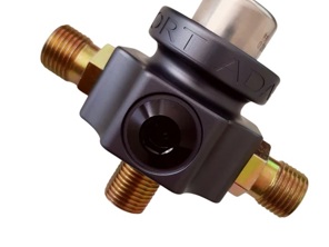 Amortisseur de pression de carburant avant. Porsche 928 de 1983 à 1995 - 92811020200, 92811020222, 92811020201, 0280161008, 0280161034 - AMS9050025