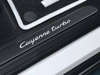 Garnitures de bas de caisse en carbone avec logo. Porsche 958 Cayenne MKIII - 95804480013, 95804480017, 95804480037