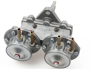 Double pompe à essence. Porsche 911 65-68 90110840100 - 90110840100 - FUE11.1.100, FUE111100