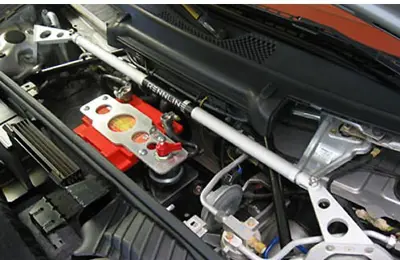 Barre de renfort de tourelle de suspension – 2 points par Rennline. Porsche 997/987/Cayman - SB63