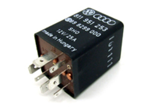 Relais Ölkühler/Klimaanlage. Porsche 964 / 993 - PCG95125400, 811951253