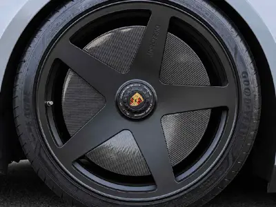 Copertura del disco ruota posteriore in fibra di carbonio. Porsche 992.1 GTS - 992.25.10.BC, 992.25.10.VGC, 992.25.10.PR, 992.25.10.GB