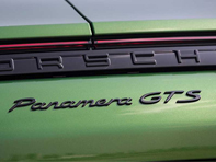 Stemma Posteriore 'PANAMERA GTS', colore Nero. Porsche 971 Panamera 2017>> - 971044880A041, 971044880A
