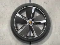 Design esclusivo Taycan da 21' con aeroblade in lega di carbonio. Cerchi in lega di carbonio e pneumatici estivi originali Porsche - 9J1073660S