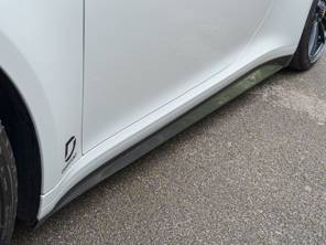 Set minigonne laterali in fibra di carbonio verniciata nero lucido. Porsche 992 - 992854885OK1, 992854886OK1 - 992.23.02L.GB, 992.23.02R.GB