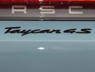 Badge achter TAYCAN 4S, in zwart (hoogglans). Porsche Taycan 4S - 9J104480007041, 9J104480007