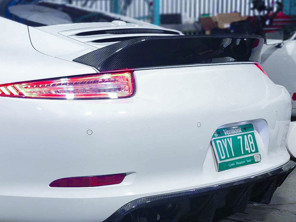 碳纤维鸭尾和后扩散器套件。保时捷 991.1