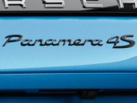 Stemma Posteriore 'PANAMERA 4S', colore Nero. Porsche 971 Panamera 2017>> - 971044880041