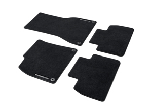 带磨砂皮革环绕的地垫，黑色。保时捷 95C (H2) Macan Electric RHD - 右侧驾驶 - 95C864436BLK