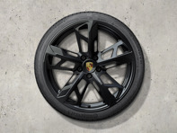 Juego de ruedas y neumáticos de invierno de 21 pulgadas con diseño Cross Turismo, totalmente pintados en negro (alto brillo). Porsche Taycan (MK2) Cross Turismo 2024>> - 9J1073603LB - 9J1073603LB