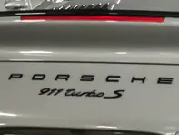 Insignia trasera negra 'PORSCHE 911 TURBO S' para Porsche 991.2 - 99104480385041