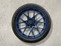 Juego de ruedas 911 GT3 RS de aleación de aluminio forjado de 20"/21" en color azul índigo sin neumáticos. porsche originales - 992044681CJ