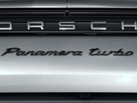 'Panamera Turbo'-embleem achter, in zwart. Porsche 971 Panamera 2017 >> - 971044880B041