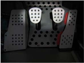 Pédale d'embrayage/frein en aluminium Rennline 2 pièces. Perforé. UNIVERSEL - P21, P4625