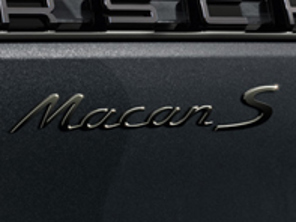 Insignia trasera MACAN S, en Negro (mate). Porsche Macan II / Macan II S - 95B044815710K1, 95B04481571