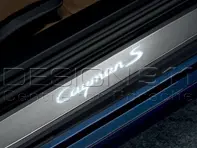 Seitenschwellerleisten in Edelstahl mit Schriftzug, beleuchtet. Porsche 981C Cayman / 718 (982) Cayman - 98104480012, 98104480013