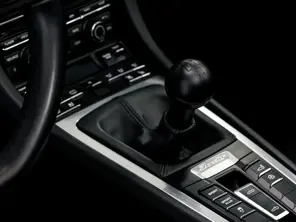 Pomello cambio classico in alluminio nero 7 velocità. Porsche 991/992 - 991424075108YR, 991424075208YR, 9914240752522W0, 991424075262W0, 991424075322W0, 991424980138YR, 991424980137A0, 991424980138C0, 991424980139H6, 99142498013N11, 99142498013PL1, 991424980238YR, 99142498023DSY, 99142498023DVG, 991424980236U7, 991424980237A0, 991424980238C0, 991424980239H6, 99142498023PL1, 99142498023N11, 991424075318YR, 991424980358YR, 99142498035OG6, 99142498035PL1, 99142498035OH7, 99142498035OK6, 991424980358C0, 991424980359H6, 992711141C8YR, 992711141DOX7, 992711141EOX7, 9927111418YR, 992711141FOX7