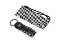 Llavero clásico de piel con tejido de cuadros SSI. - SSI001