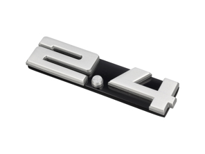 后通风口格栅上的“2.4”标识。保时捷 911 1972 - 91155901500, 91155901502