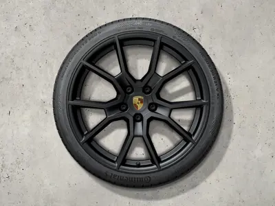 Ensemble de jantes et pneus d'hiver RS Spyder Design de 21 pouces, peints en noir (finition satinée). Porsche Taycan (MK2) 2024>> - 9J1073603NN - 9J1073603NN