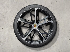 Set di ruote e pneumatici invernali da 21 pollici Cross Turismo, verniciati in nero (lucido). Porsche Taycan (MK2) Cross Turismo 2024>> - 9J1073603LA - 9J1073603LA