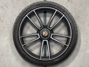 20'/21' 911 Turbo S, colore nero. Cerchi in lega e pneumatici invernali originali Porsche per 992 (911) Turbo / Turbo S - 992044601AB