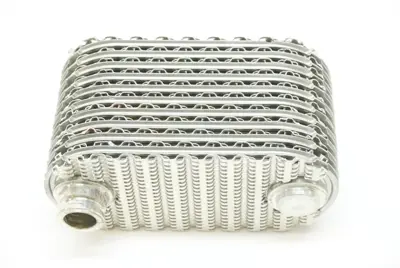 Radiateur d'huile moteur dans le boîtier du filtre à huile. Porsche 924S / 944 - 94410716501
