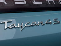 Insigne arrière TAYCAN 4S, apprêté. Porsche Taycan 4S - 9J104480007G2X, 9J104480007