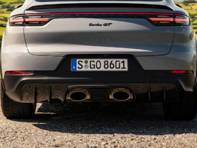 后保险杠下部中央饰条碳亮黑色。保时捷 9YA 卡宴涡轮 GT 轿跑车 - 9Y0807834MO3G