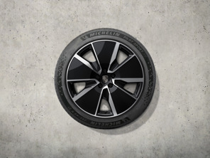 21' Macan Turbo design summer wheel-and-tyre set, high gloss black. Porsche Macan-e - 95C044660C