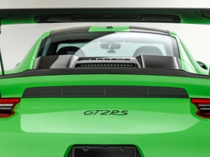 高光碳纤维后行李箱盖扰流板。保时捷 991.2 GT2 RS