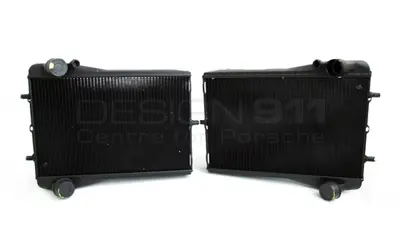 Radiatore per liquido di raffreddamento ad acqua. Porsche 996 Turbo / 996 C4S / 997 Turbo (Codice 99610613174 / 99610613272) - 99610613174, 50548, 50549, 99610613172, 99610613272, 8MK 376 765-131, 8MK 376 765-141, 99610613270 - CR1396000P, CR1397000P