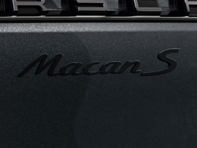 Badge achter MACAN S, in zwart (hoogglans). Porsche Macan II / Macan II S - 95B04481571041, 95B04481571