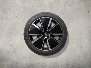 21' Macan Turbo winter wheel-and-tyre set, high gloss balck. Porsche Macan-e - 95C044600C