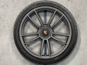 20'/21' 911 Turbo S, Platino (brillo satinado) Llantas de aleación y neumáticos de invierno Porsche original para 992 (911) Turbo / Turbo S - 992044601AC