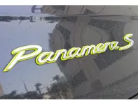 Badge 'PANAMERA S' en Chrome et Vert Acide sur le hayon pour Porsche 970 Panamera S HYBRID - 97055923709