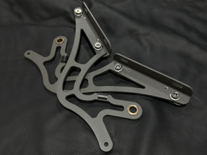 带可调节快速更换支架的开槽行李箱盖铰链。保时捷 911/912/930 1965-89 - 91151203500, 90151203620GRV, 93051203600GRV - DecklidHingeSlot_Grey, DecklidHingeSlot_Silver, DecklidHingeSlot_Black