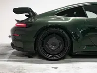 EVO Aero disc achterwiel van koolstofvezel. Porsche 992.2 GT3 met aluminium velgen.