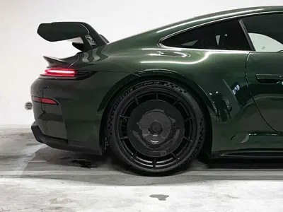 Cerchio posteriore EVO Aero disc in fibra di carbonio. Porsche 992.2 GT3 con cerchi in alluminio
