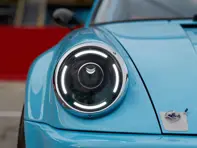 LED-Scheinwerfersatz mit glänzend schwarzer Reflektorschale RHD. Porsche 911 / 964 - 91163111202, 91163102300, 91163111200