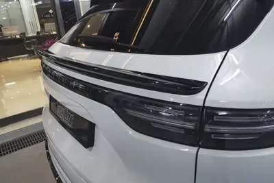 TechArt 后挡板后扰流板。保时捷 9YA 卡宴 / S / E-Hybrid / 涡轮增压 - 09Y.100.700.009 - 09Y.100.700.009