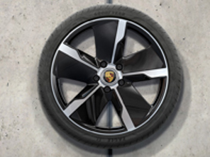 Cerchi in lega Taycan da 21' dal design esclusivo e pneumatici estivi Originali Porsche - 9J1073660R