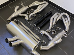 Sportauspuff mit Mittelausgang GT-Rohre mit Fächerkrümmersystem OHNE Heizung. Porsche 964 - 96411104205, 96411321316, 96411321315, 96411104504, 96411104502, 96411104605, 96421104004, 96421103905, 96421103932