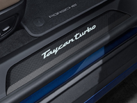 Embellecedores de los umbrales laterales en carbono mate con logotipo, iluminados. Porsche Taycan 2020>> - 9J1073800A, 9J1073800B, 9J1073800C