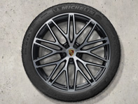 21' Macan RS Spyder Design Llantas de aleación y neumáticos de verano Original Porsche - 95B044668H, 95B044669H